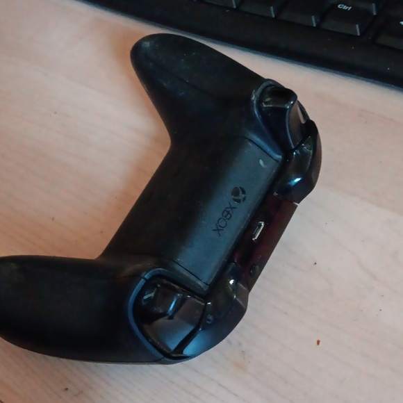 X Box Controller - Picture 2 of 3
